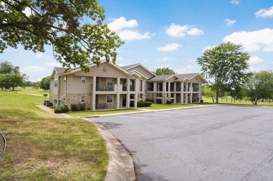 18-web-or-mls-120 W Rockford Dr B6-23