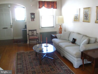 621 Warwick Rd, Baltimore, MD 21229 - photo 2