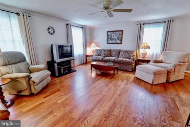 12803 Point Pleasant Dr, Fairfax, VA 22033 - photo 5