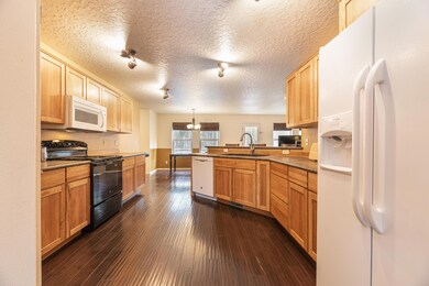 17453GrebeRd-Kitchen1-2