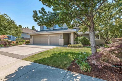 2466 Meadow Creek Dr, Medford, OR 97504 - photo 3