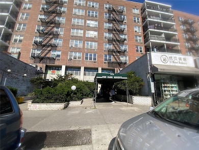 Park Regent Condominium unit 2, Flushing, NY 11355 - photo 4