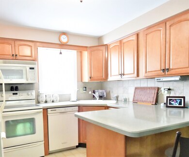 429 Calef Rd, Manchester, NH 03103 - photo 4