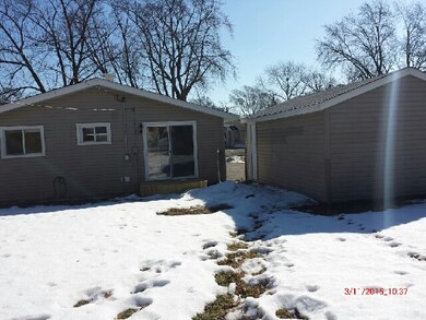 1262 Navajo Dr, Carpentersville, IL 60110 - photo 4