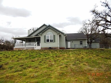 8685 John Day Dr, Central Point, OR 97502 - photo 6