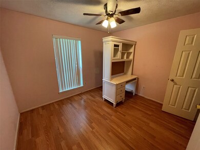 Another good size bedroom