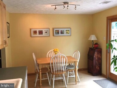 8028 Steeple Chase Ct, Springfield, VA 22153 - photo 6