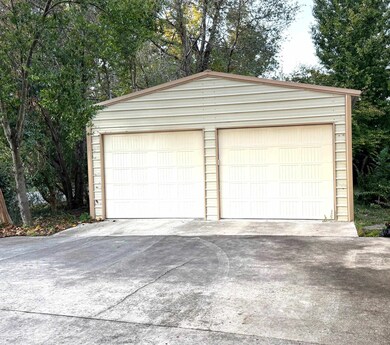 406 N Commons St W, Tuscumbia, AL 35674 - photo 5