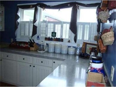 29 Lanesboro Rd, Worcester, MA 01606 - photo 6