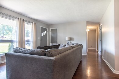 3415 Rost Dr, Columbus, IN 47203 - photo 6