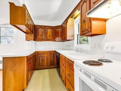 18 Hourihan St, Peabody, MA 01960 - photo 2