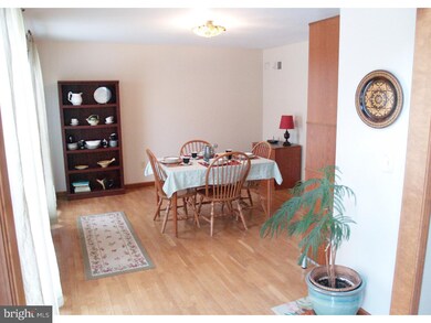 4288 Salem Dr, Emmaus, PA 18049 - photo 3