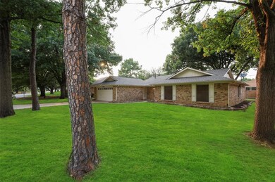 328 Stratford Dr, Hurst, TX 76054 - photo 4