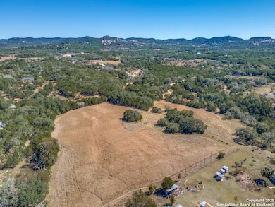 475 Oakridge Ln, Lakehills, TX 78063 - photo 7