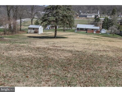 516 Spring Valley Rd, Reading, PA 19604 - photo 5