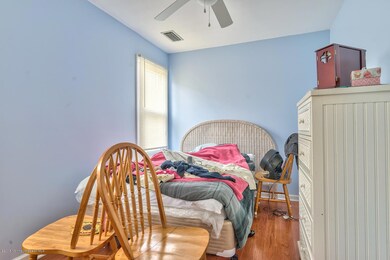 1509 NW Central Ave Seaside-large-007-Be