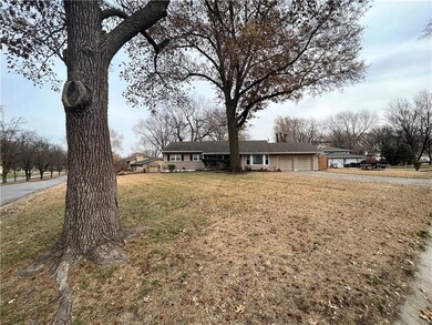 7301 Larsen Ln, Shawnee, KS 66203 - photo 5
