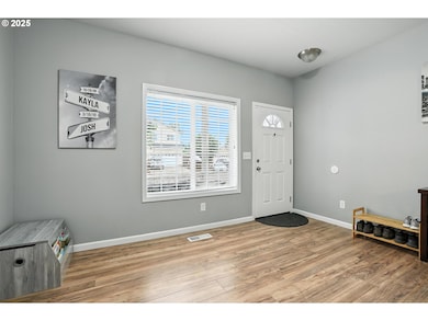 Living Room/Entrance