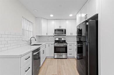 1327 Idylwild St unit B, Houston, TX 77009 - photo 2