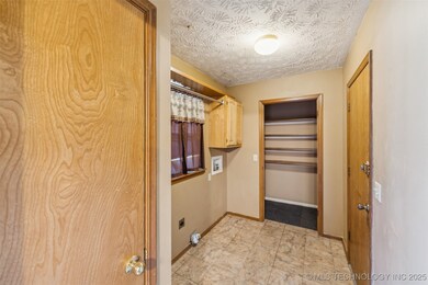 412 Cobblestone Ct, Pryor, OK 74361 - photo 7