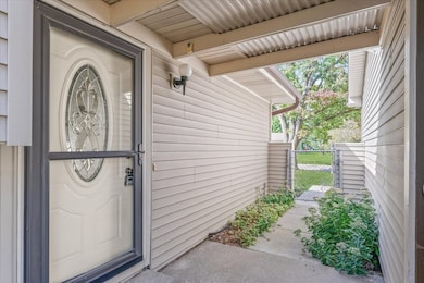 2306 Winchester Dr, Champaign, IL 61821 - photo 4