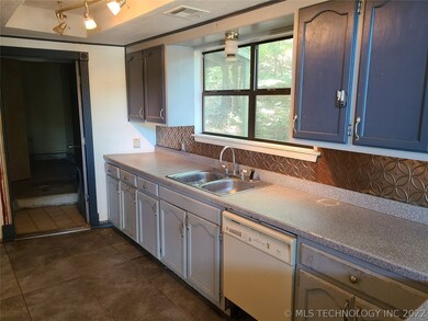 944 W Lakeshore Dr, Cleveland, OK 74020 - photo 7