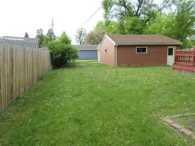 1423 11th Ave S, Grand Forks, ND 58201 - photo 4