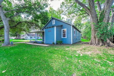 206 E Southland Ave, Alvin, TX 77511 - photo 2