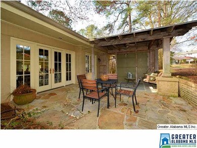 Entertain or simply enjoy afternoon in seclusion.