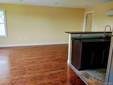 89 E Edsel Ford Fwy unit 4, Detroit, MI 48202 - photo 5