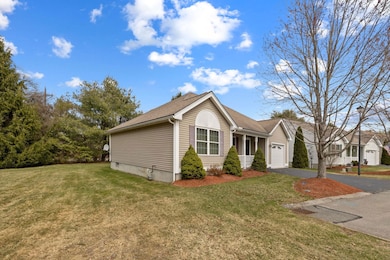 7 Madeleine Ct, Hudson, NH 03051 - photo 3