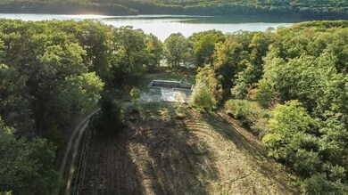 17 Hopkins Drone