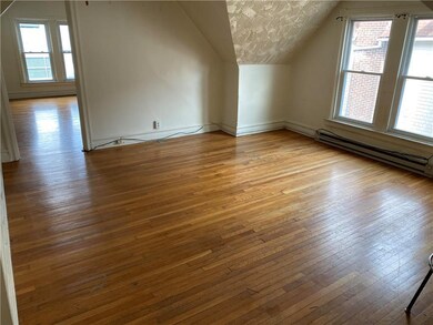1742 W Linden St unit 3rd floor, Allentown, PA 18104 - photo 4