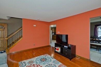 48 Vail St, Springfield, MA 01118 - photo 5