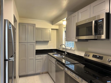 104 Longwood Dr unit B, Charlottesville, VA 22903 - photo 2