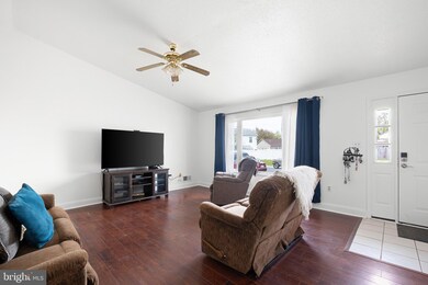 9 Honeysuckle Dr, Newark, DE 19702 - photo 4