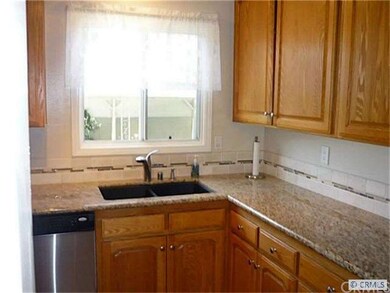 Bright Kitchen, Granite Counter Tops & Sink