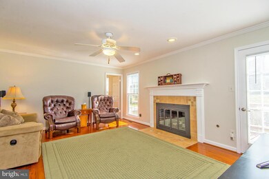 5558 Queen Victoria Ct, Burke, VA 22015 - photo 7