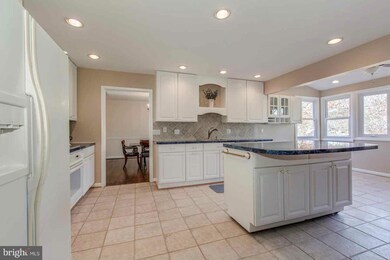 12617 Viewside Dr, North Potomac, MD 20878 - photo 3