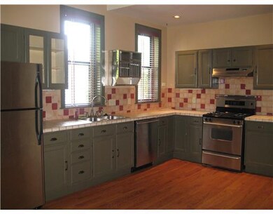 Kitchen. 10 ft ceilings, hardwood floors, abundanc
