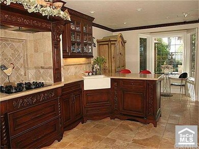 Beautiful Cherry Cabinets with Top of the line app
