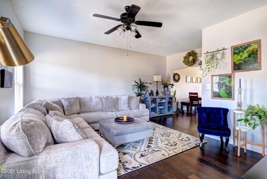 10607 Evanwood Dr, Louisville, KY 40228 - photo 2