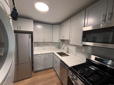 50 Greenhouse Rd unit 42A, Bridgeport, CT 06606 - photo 2