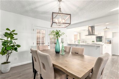 Beautiful Dining Room/Kitchen