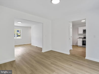 657 Ash St, Strasburg, VA 22657 - photo 6