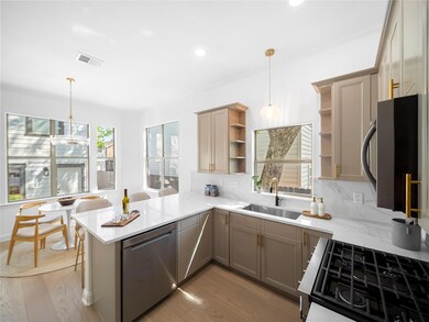 Kitchen with a peninsula, open shelves, a sink, s