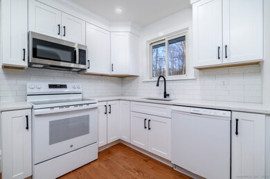 34 Alpine St, Stamford, CT 06905 - photo 5