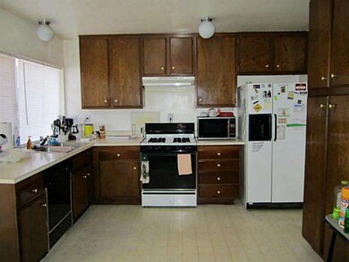 Room to move around or for an island chopping block