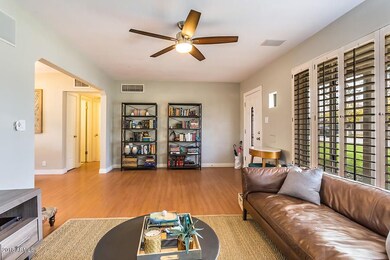 2017 N 39th Pl