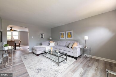 211 Golf Rd, Darby, PA 19023 - photo 4